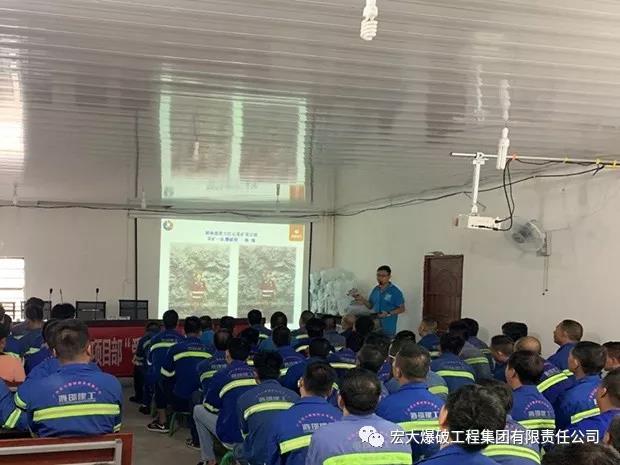 『爱在红山，亲情助安』——大红山采矿项目部组织开展安全进家庭活动