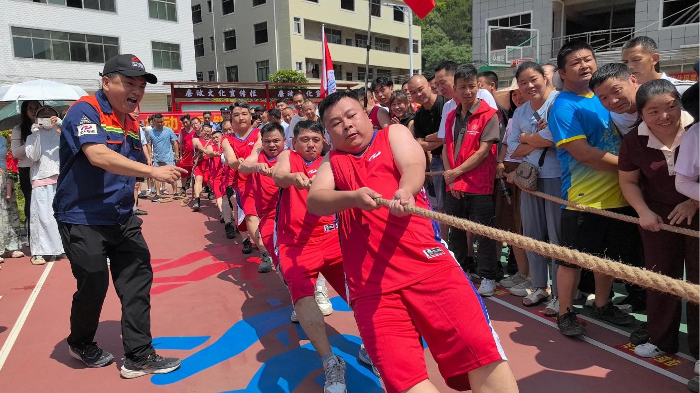 宏大爆破赞助关市镇“宏大杯”第二届全民拔河比赛.jpg